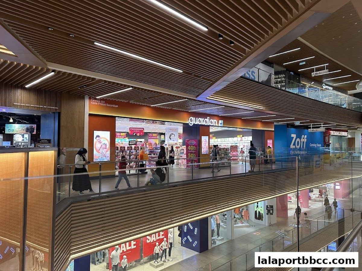 LaLaport BBCC retail concourse and visitor circulation